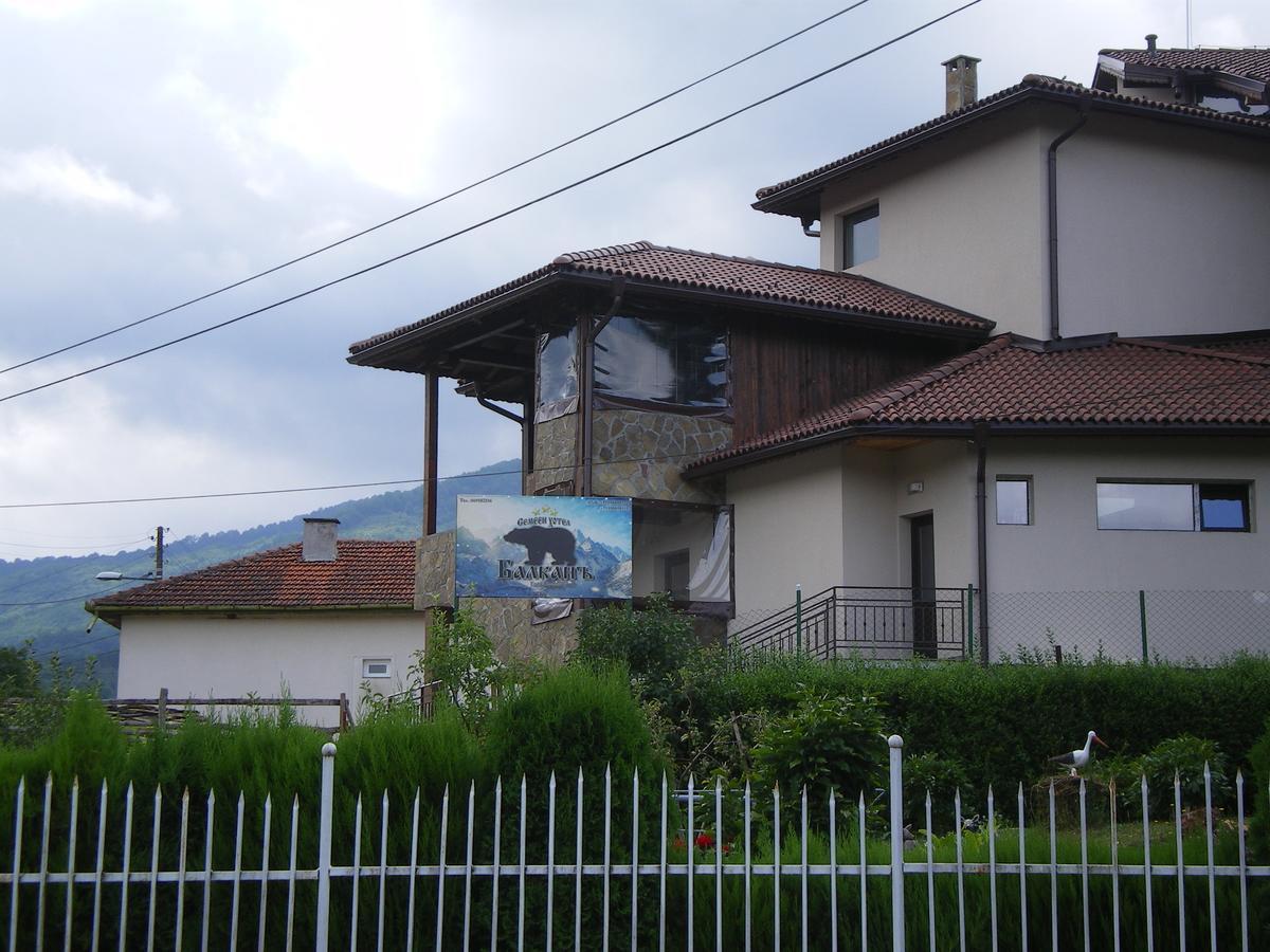 Family Hotel Balkana Apriltsi  Exterior foto