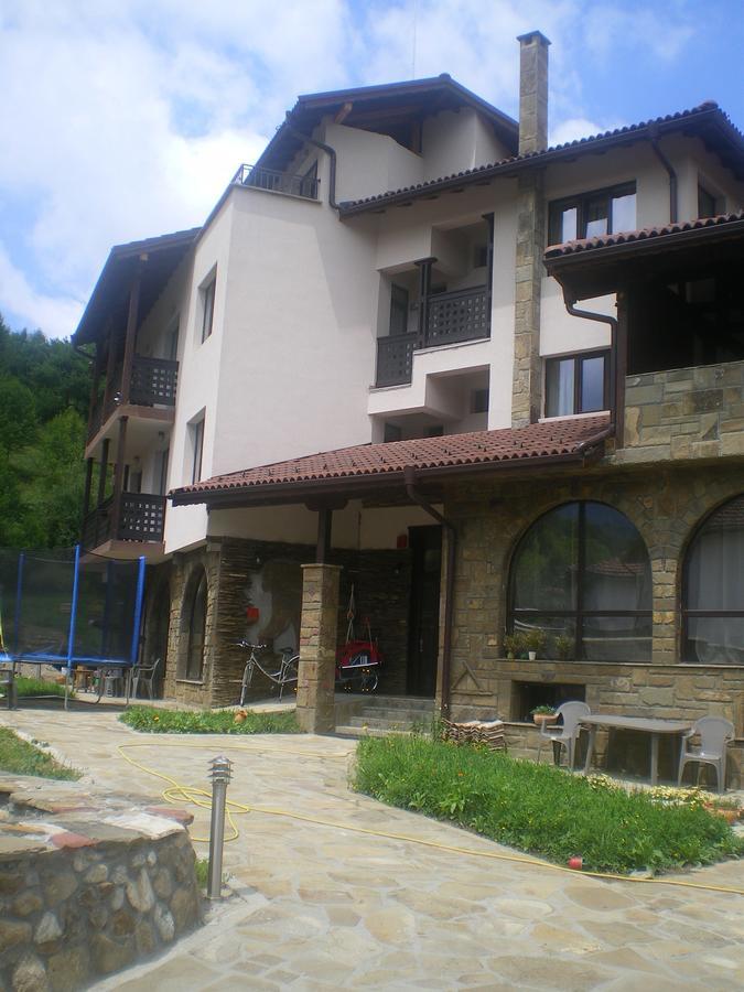 Family Hotel Balkana Apriltsi  Exterior foto