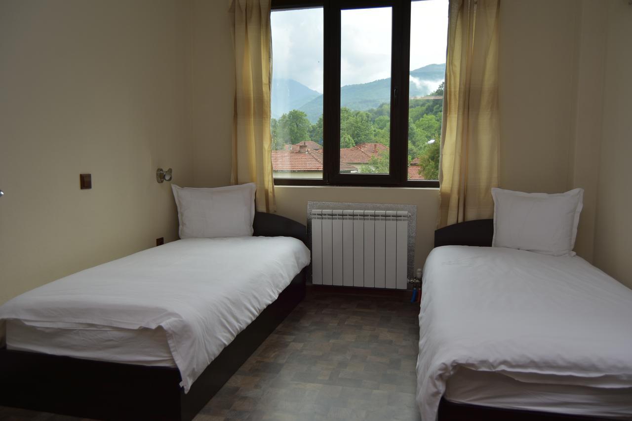 Family Hotel Balkana Apriltsi  Exterior foto
